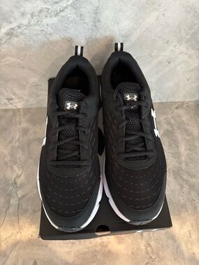 Under Armour Black and White Charged Assert 10 running shoe NWT